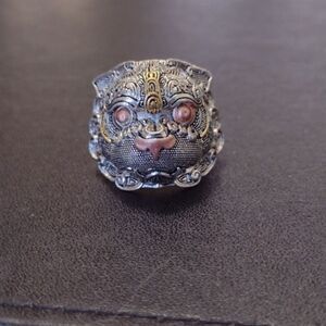 *Sale* Silver tone ring looks like a tribal animal